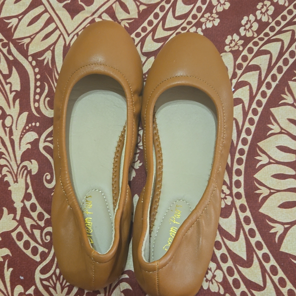 Dream Paris Flats sz 8.5. Brand New. Never worn.